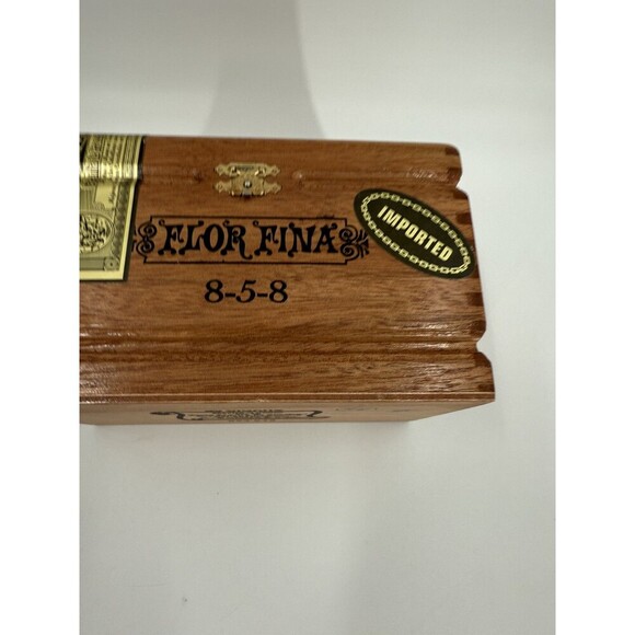 Vintage ARTURO FUENTE FLOR FINA  WOODEN CIGAR BOX 7" X 4.25" X 4.25" - Picture 9 of 11
